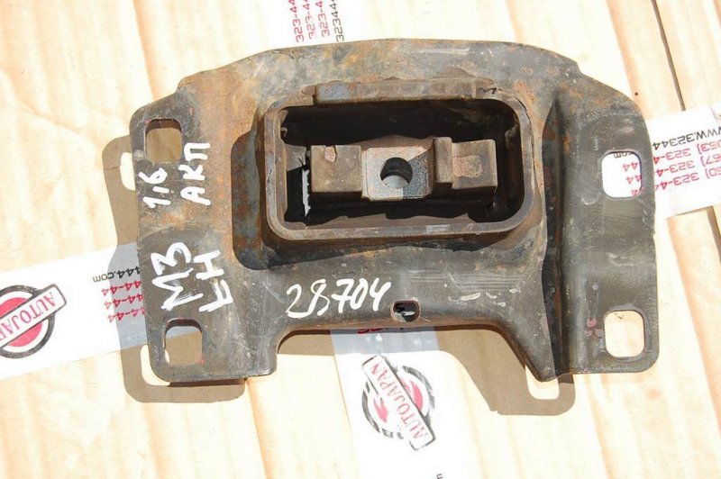 Запчасть подушка двигателя левая MAZDA 3 BK 03-08 3N617M121CD Б/У Подушка двигателя левая MAZDA 3 BK 03-08 3N617M121CD Б/У