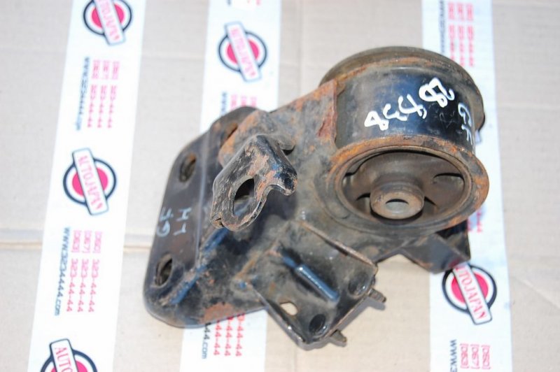 Запчасть подушка двигателя левая MAZDA 626 GF 97-02 GE6T-39-070A Б/У Подушка двигателя левая MAZDA 626 GF 97-02 GE6T-39-070A Б/У
