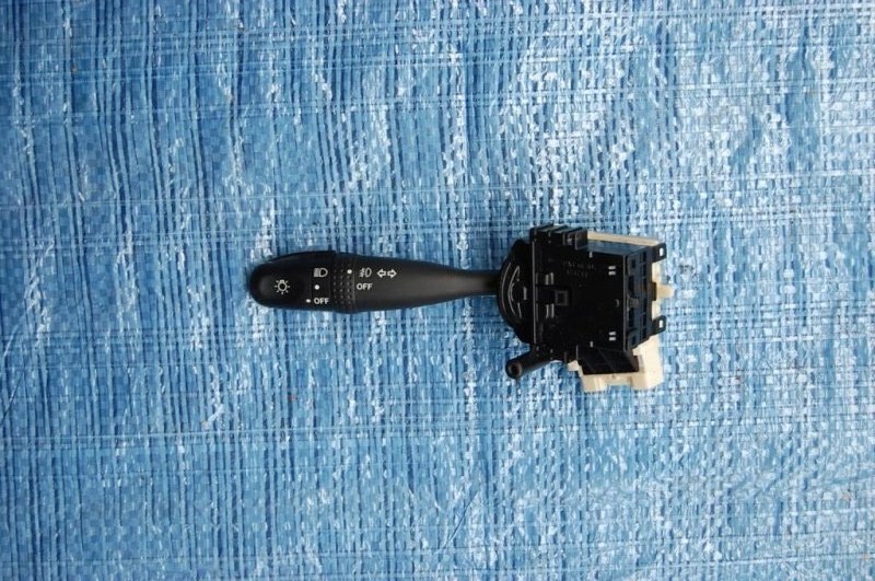 Подрулевой переключатель левый TOYOTA MATRIX 02-08 84140-02200 Б/У