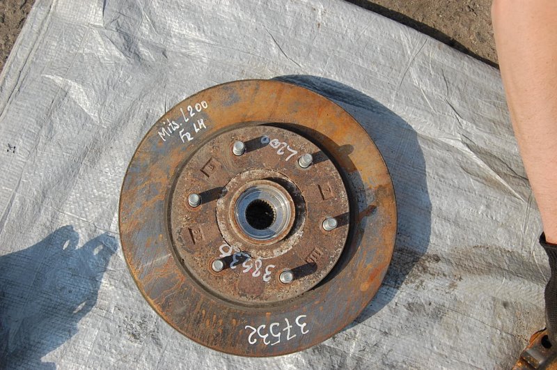 Запчасть тормозной диск передний MITSUBISHI L200 06-14 Б/У Тормозной диск передний MITSUBISHI L200 06-14 Б/У