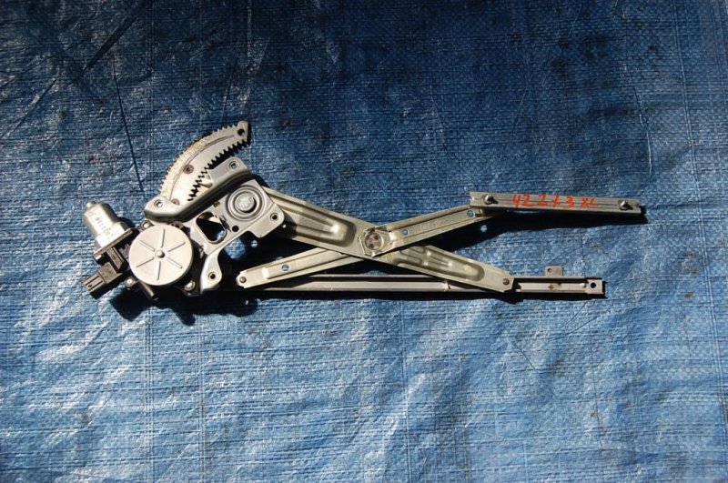 Стеклоподъемник передний правый MITSUBISHI OUTLANDER XL 05-13 5713A088 Б/У