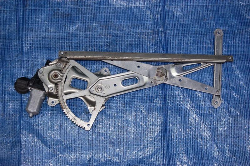 Стеклоподъемник передний правый RAV4 05-12