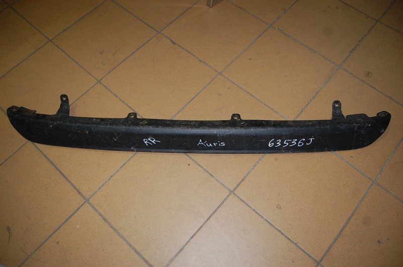 Накладка бампера задняя TOYOTA AURIS 06-12 Б/У