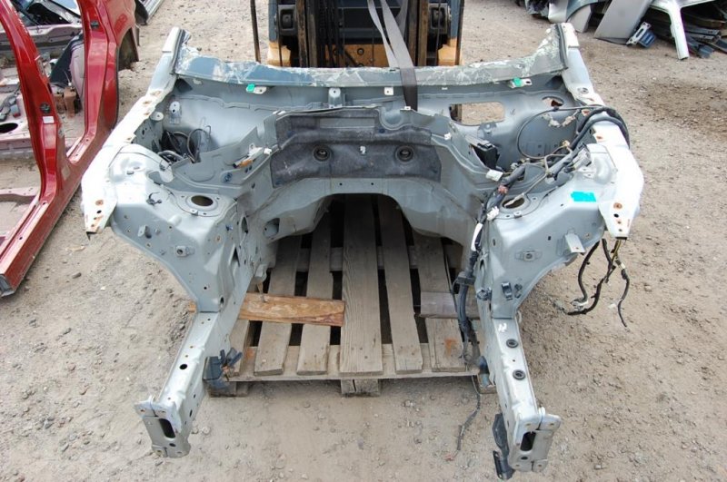 Запчасть передняя часть INFINITI G35 03-07 64181-AM600 Б/У Передняя часть INFINITI G35 03-07 64181-AM600 Б/У