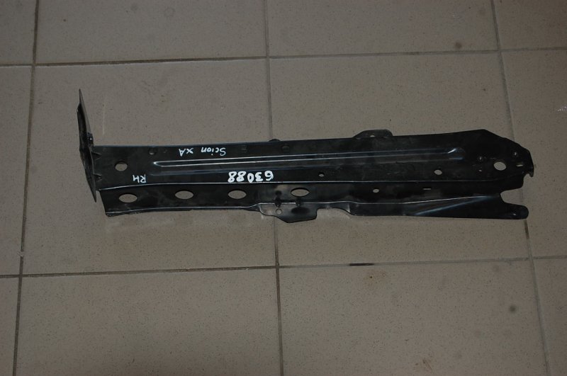 Крепление радиатора правое SCION TC 04-10 53211-52040 новая