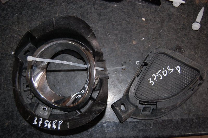 Накладка противотуманной фары LEXUS LX570 07-15 Б/У