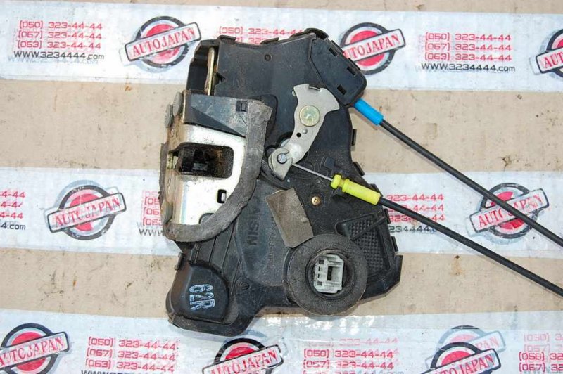 Замок двери передний правый AVENSIS 03-08