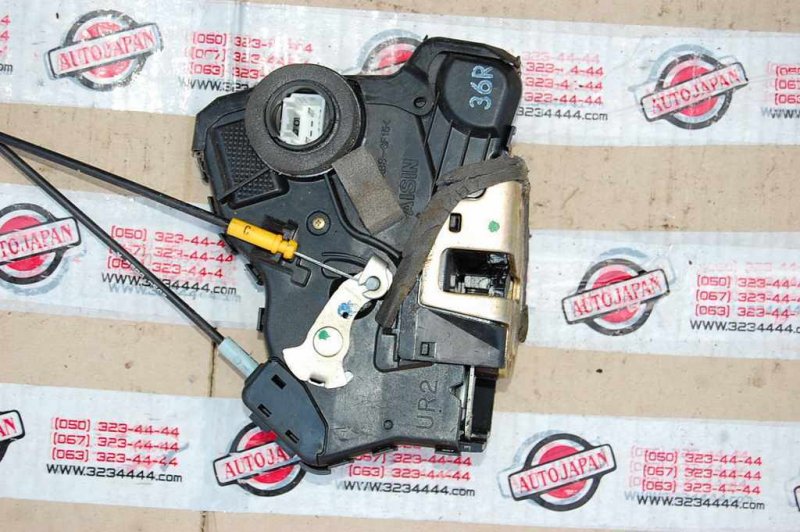 Замок двери передний правый MATRIX 02-08 Замок двери передний правый MATRIX 02-08