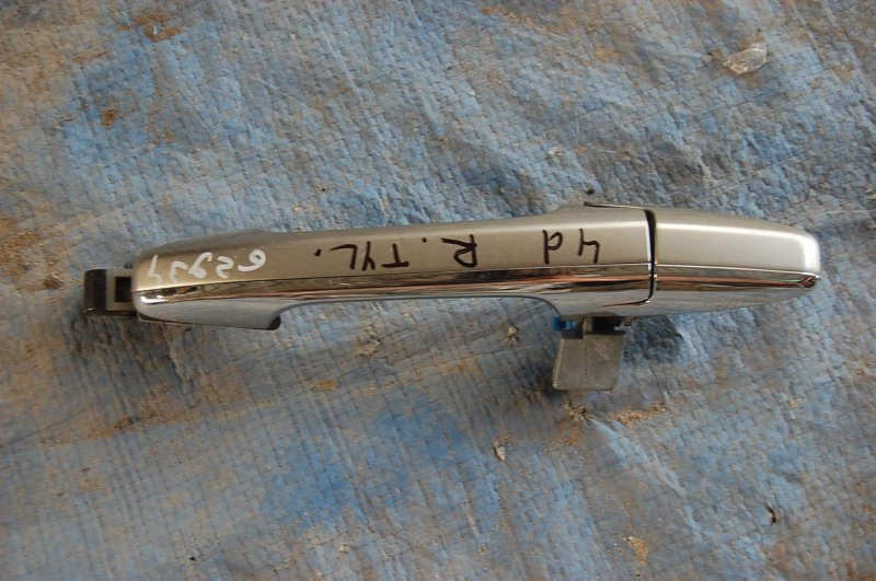 Ручка двери наружная задняя правая HONDA CIVIC 4D 06-11 FD 72140-SNB-G01ZE Б/У