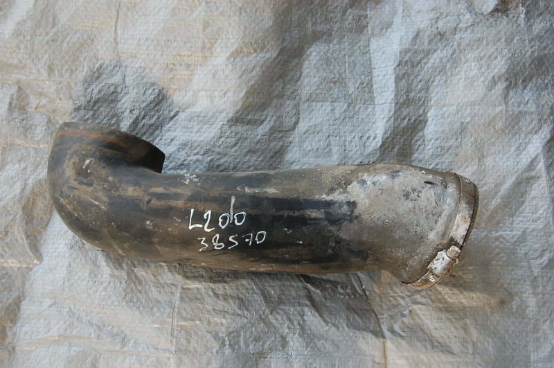 Патрубок интеркулера MITSUBISHI L200 06-14 Б/У