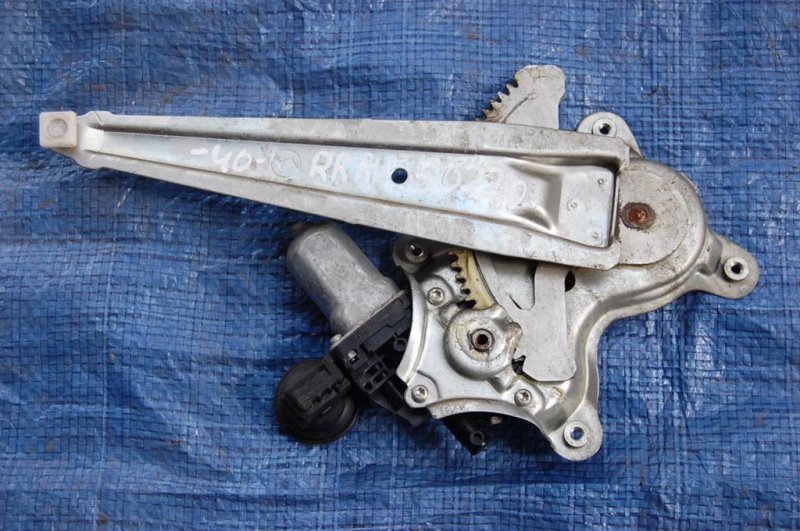 Стеклоподъемник задний правый TOYOTA CAMRY 40 06-11 69803-33050 Б/У