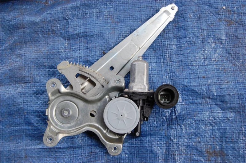 Стеклоподъемник задний правый CAMRY 40 06-11