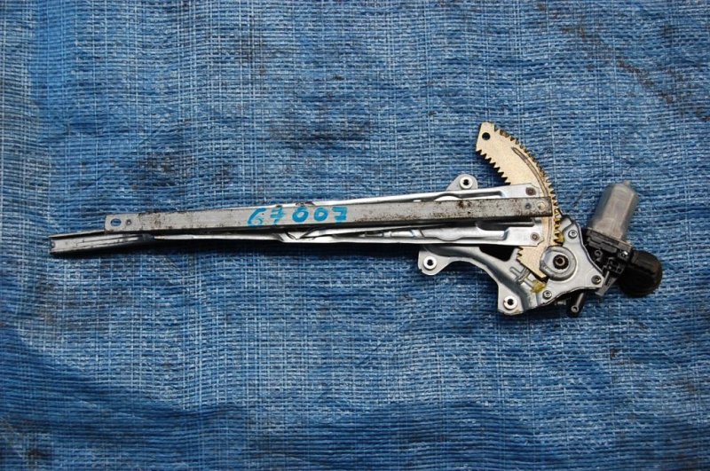 Стеклоподъемник задний правый INFINITI M35/M45 04-10 82730-EH100 Б/У