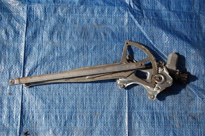 Стеклоподъемник задний правый PRIUS - 20 03-11