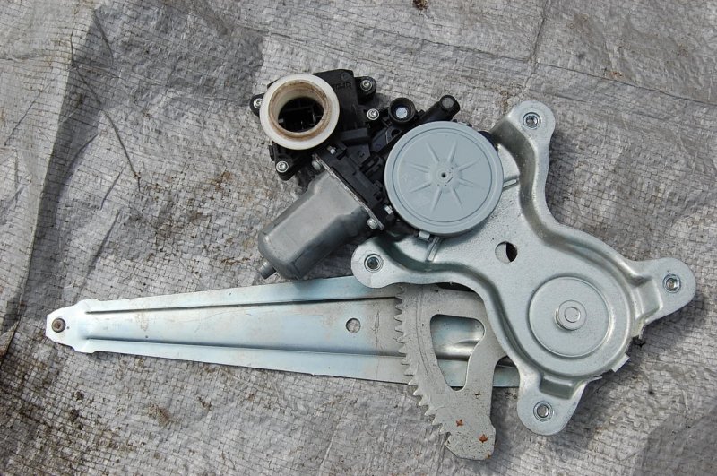 Стеклоподъемник задний правый TOYOTA CAMRY 40 06-11 69803-33050 Б/У