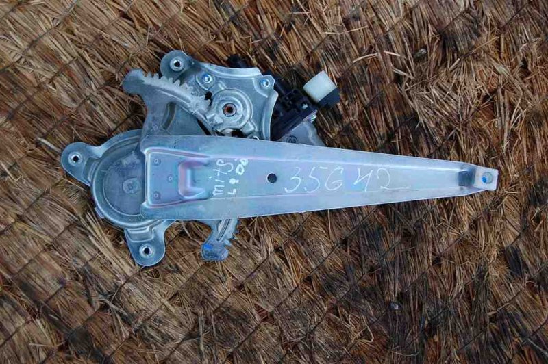 Стеклоподъемник задний правый MITSUBISHI L200 06-14 MN182404 Б/У