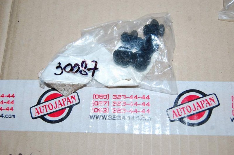 Клипса крепежная (андапки) TOYOTA CAMRY 30 02-06 90467-09166 новая