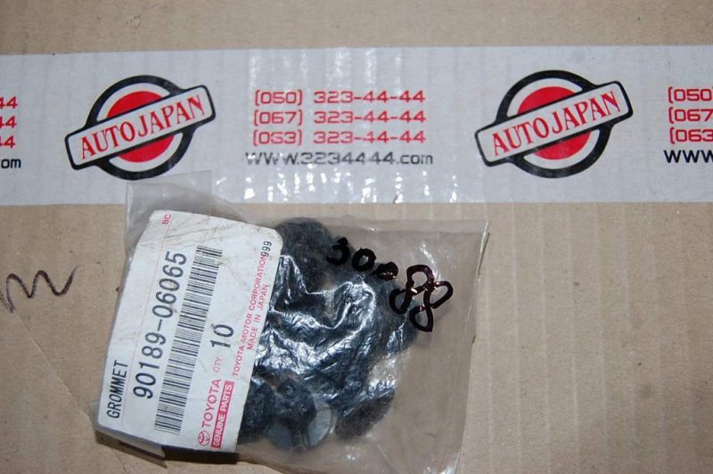 Клипса крепежная (андапки) TOYOTA CAMRY 20 96-02 90189-06065 новая