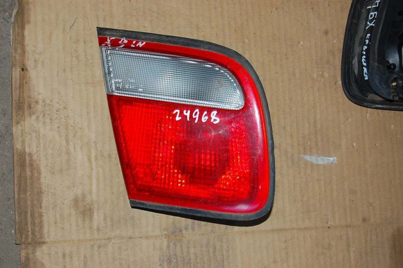 Фонарь внутренний задний левый MAZDA XEDOS 9 X9 (TA) 93-02 8BT1-51-390 Б/У