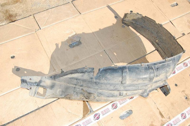 Подкрылок передний правый 626 GD 87-91