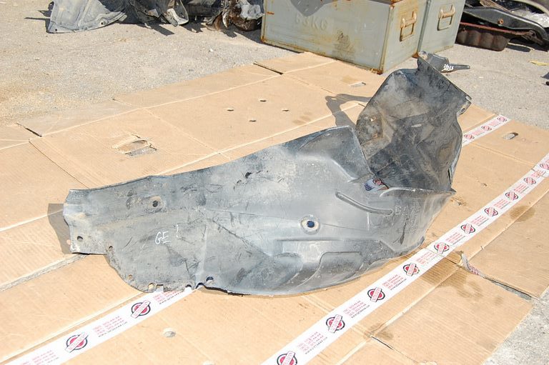 Подкрылок передний правый MAZDA 626 GE 91-97 Б/У