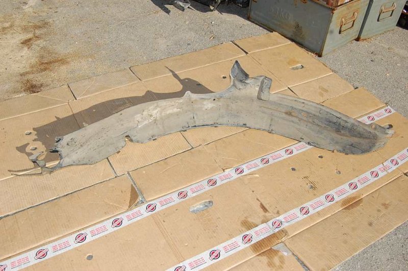 Запчасть подкрылок передний правый MAZDA 626 GD 87-91 Б/У Подкрылок передний правый MAZDA 626 GD 87-91 Б/У