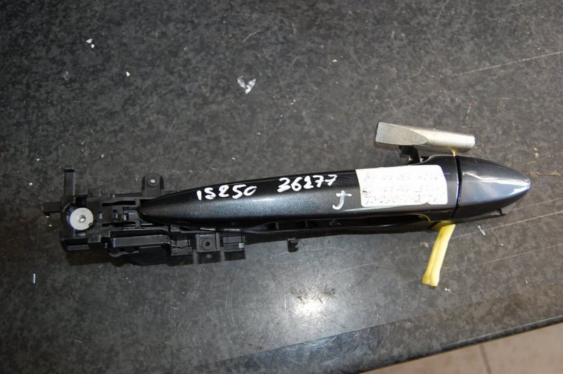 Ручка двери наружная задняя левая LEXUS IS250/350 05-13 69220-53050 Б/У