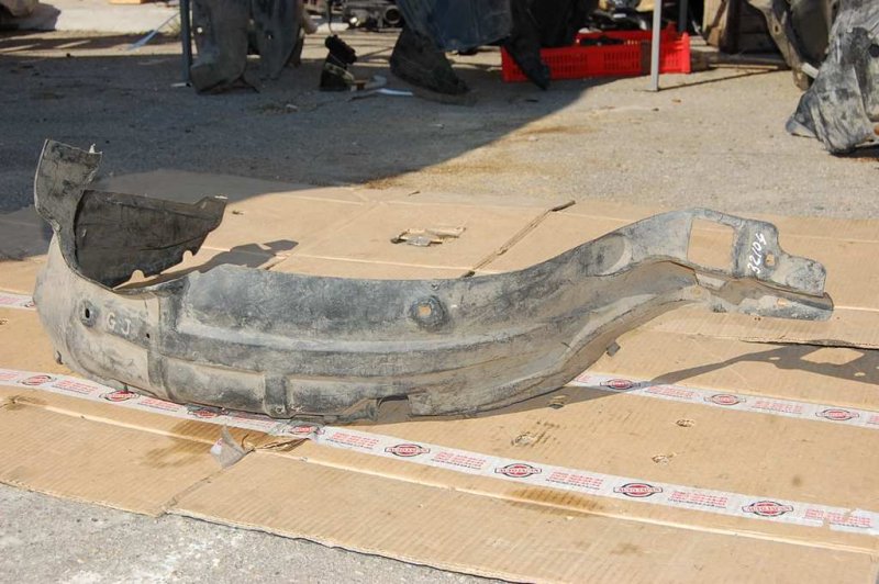 Подкрылок передний левый 626 GD 87-91