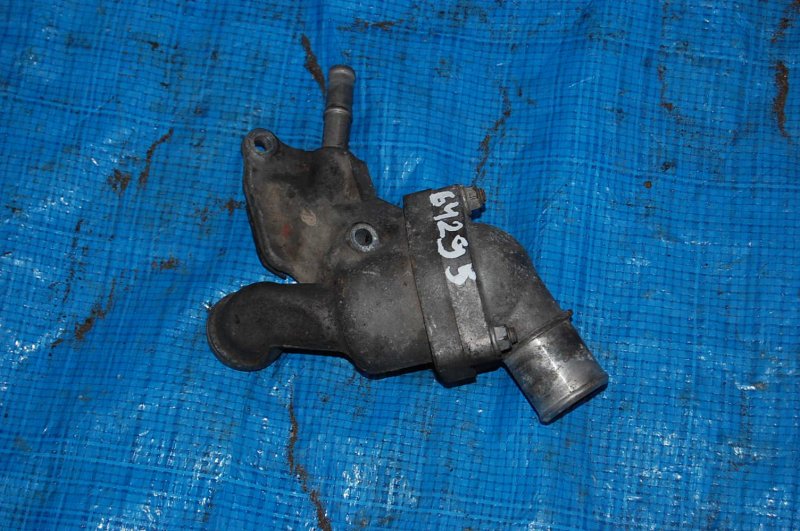 Корпус термостата LEXUS GX470 02-09 16032-50110 Б/У