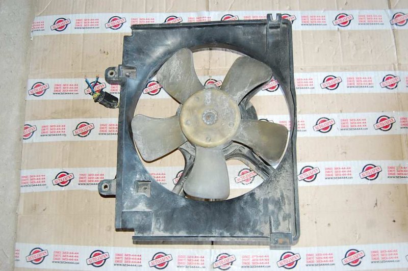 Диффузор вентилятора основного радиатора правый MAZDA XEDOS 6 X6 (CA) 92-98 E018-61-710B Б/У