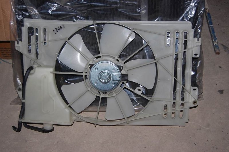 Диффузор вентилятора основного радиатора TOYOTA AVENSIS 03-08 16711-0D090 новая