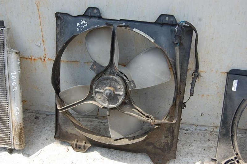Диффузор вентилятора основного радиатора MITSUBISHI SIGMA 90-96 MB660015 Б/У