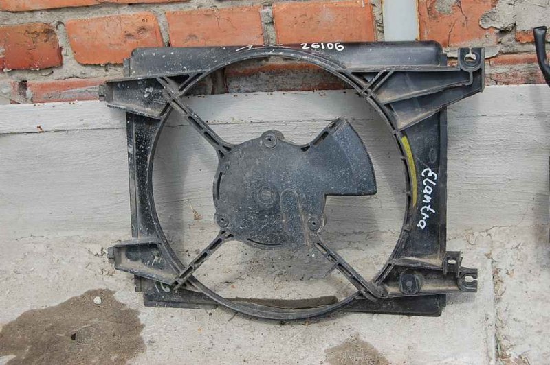 Диффузор вентилятора основного радиатора HYUNDAI ELANTRA XD 00-06 253802D001 Б/У