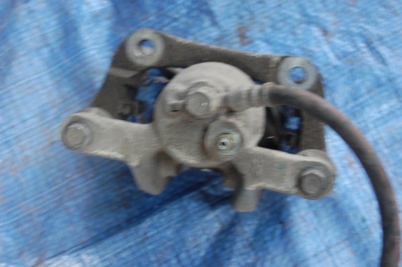 Суппорт тормозной задний правый TOYOTA VENZA 09-16