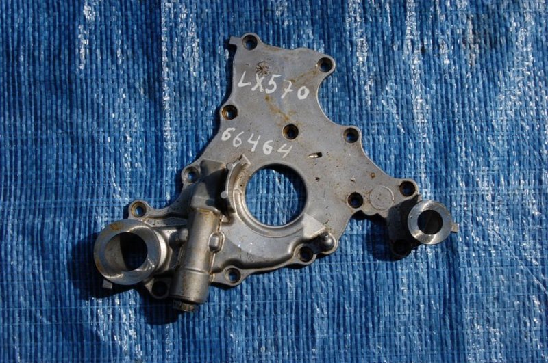 Запчасть масляный насос LEXUS LX570 07-15 Б/У Масляный насос LEXUS LX570 07-15 Б/У