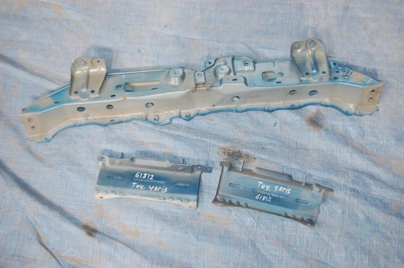 Панель передняя верхняя TOYOTA YARIS 00-05 5320552090 Б/У