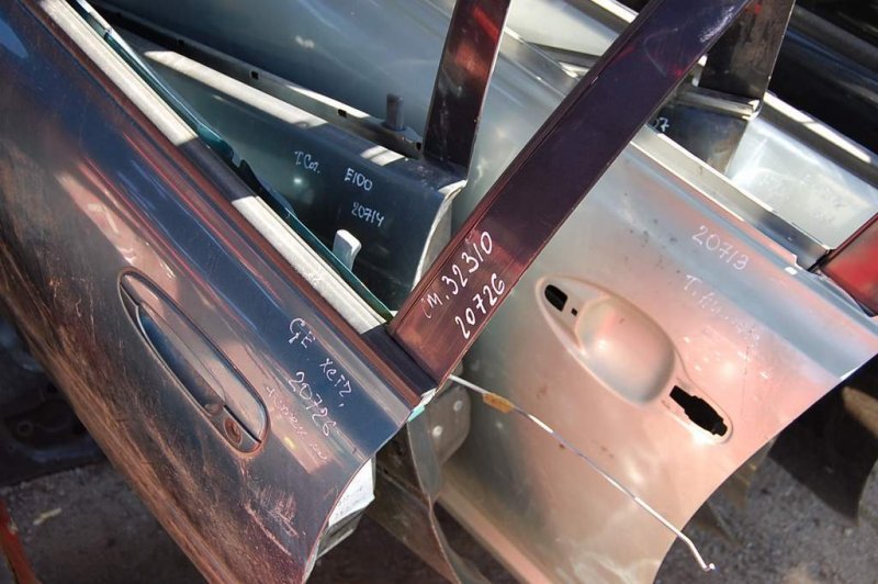 Стекло двери переднее левое MAZDA 626 GE 91-97 GA7B-59-511A Б/У