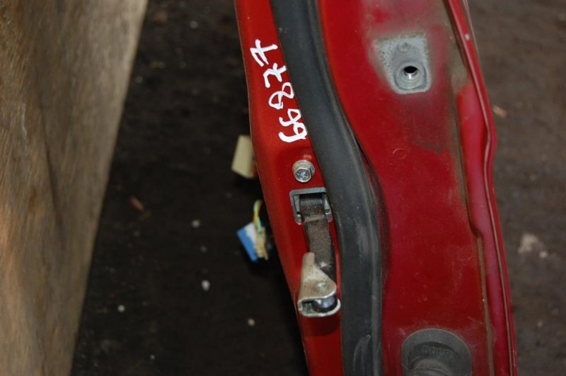 Ограничитель двери передний левый MITSUBISHI LANCER X 10 07-15 Б/У