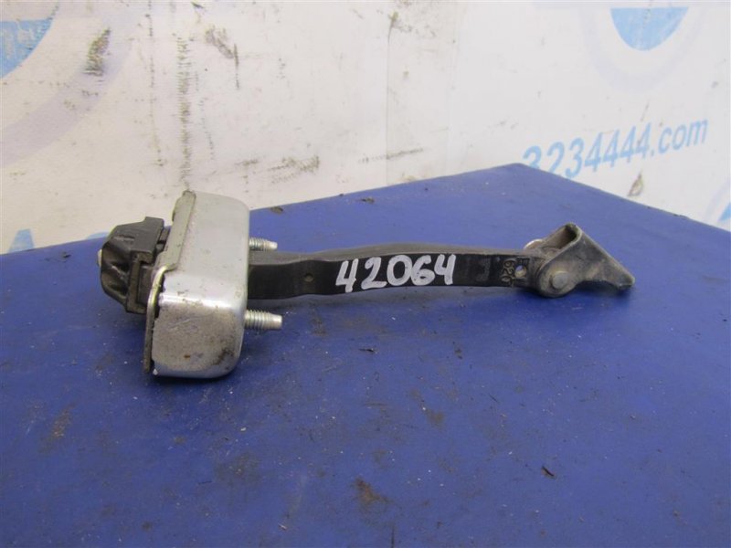 Ограничитель двери передний левый LEXUS GS350 GS300 05-11 68620-30101 Б/У