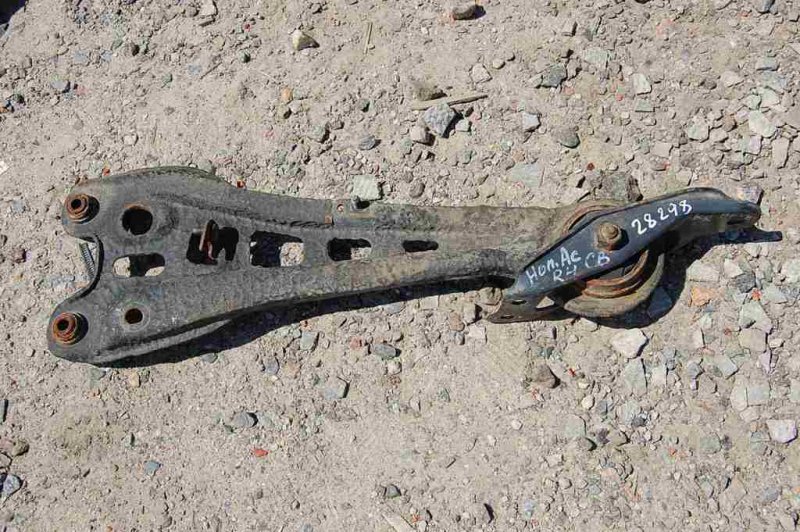 Запчасть рычаг задней подвески продольный задний правый HONDA ACCORD CB 89-93 Б/У Рычаг задней подвески продольный задний правый HONDA ACCORD CB 89-93 Б/У