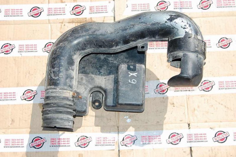 Резонатор воздушного фильтра MAZDA XEDOS 9 X9 (TA) 93-02 KL47-13-201B Б/У