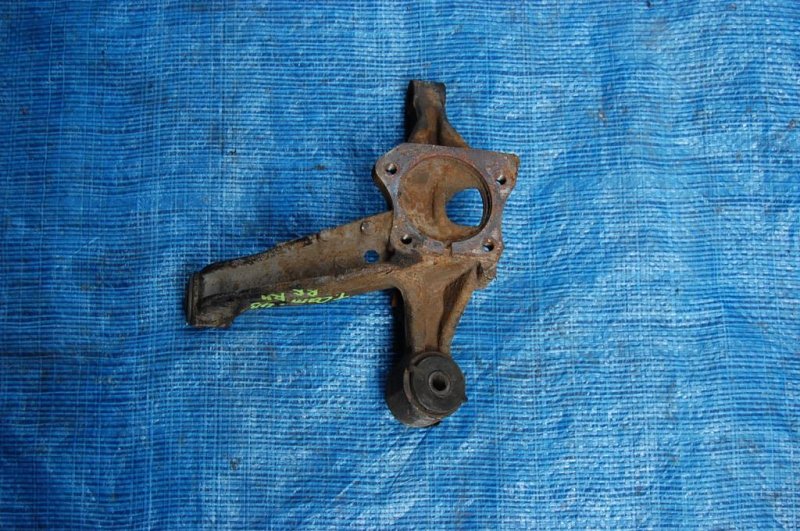 Цапфа задняя правая TOYOTA CAMRY 40 06-11 42304-06100 Б/У