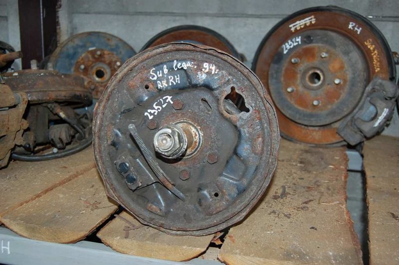 Ступица задняя правая LEGACY 94-98 BG/BD