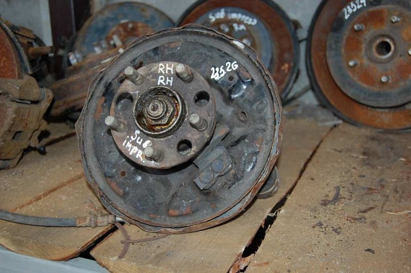 Ступица задняя правая IMPREZA 92-00