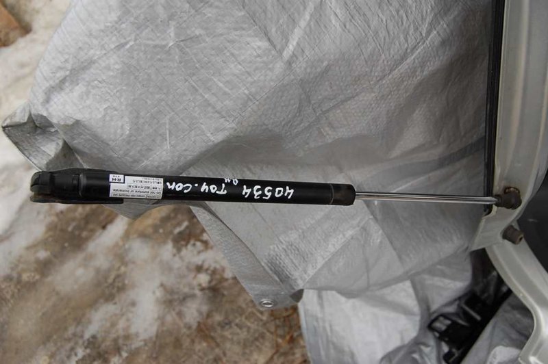 Амортизатор крышки багажника TOYOTA AURIS 06-12 Б/У