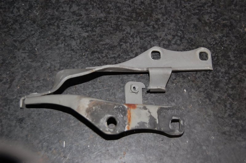 Петля капота правая INFINITI G35 03-07 Б/У