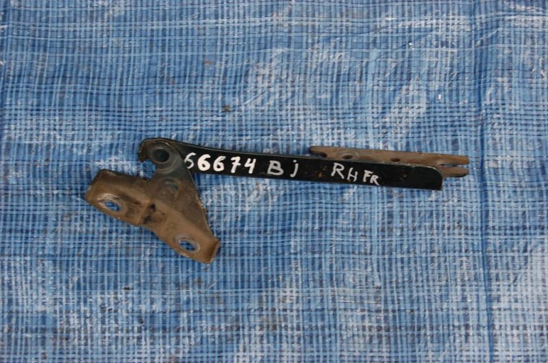 Петля капота правая MAZDA 323 BJ 98-2003 B01W-52-410 Б/У