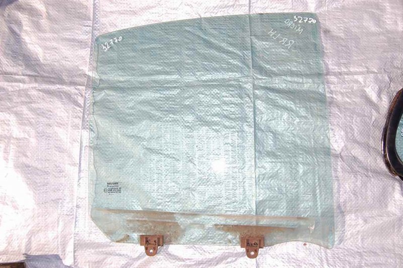 Стекло двери заднее левое NISSAN MICRA 03-11 82301-AX105 Б/У
