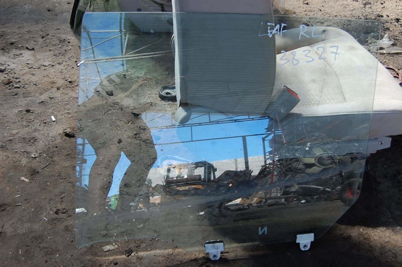 Стекло двери заднее левое NISSAN LEAF 10-17 82301-3NA5A Б/У