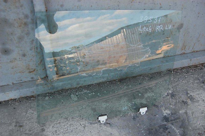 Стекло двери заднее левое NISSAN LEAF 10-17 82301-3NA5A Б/У